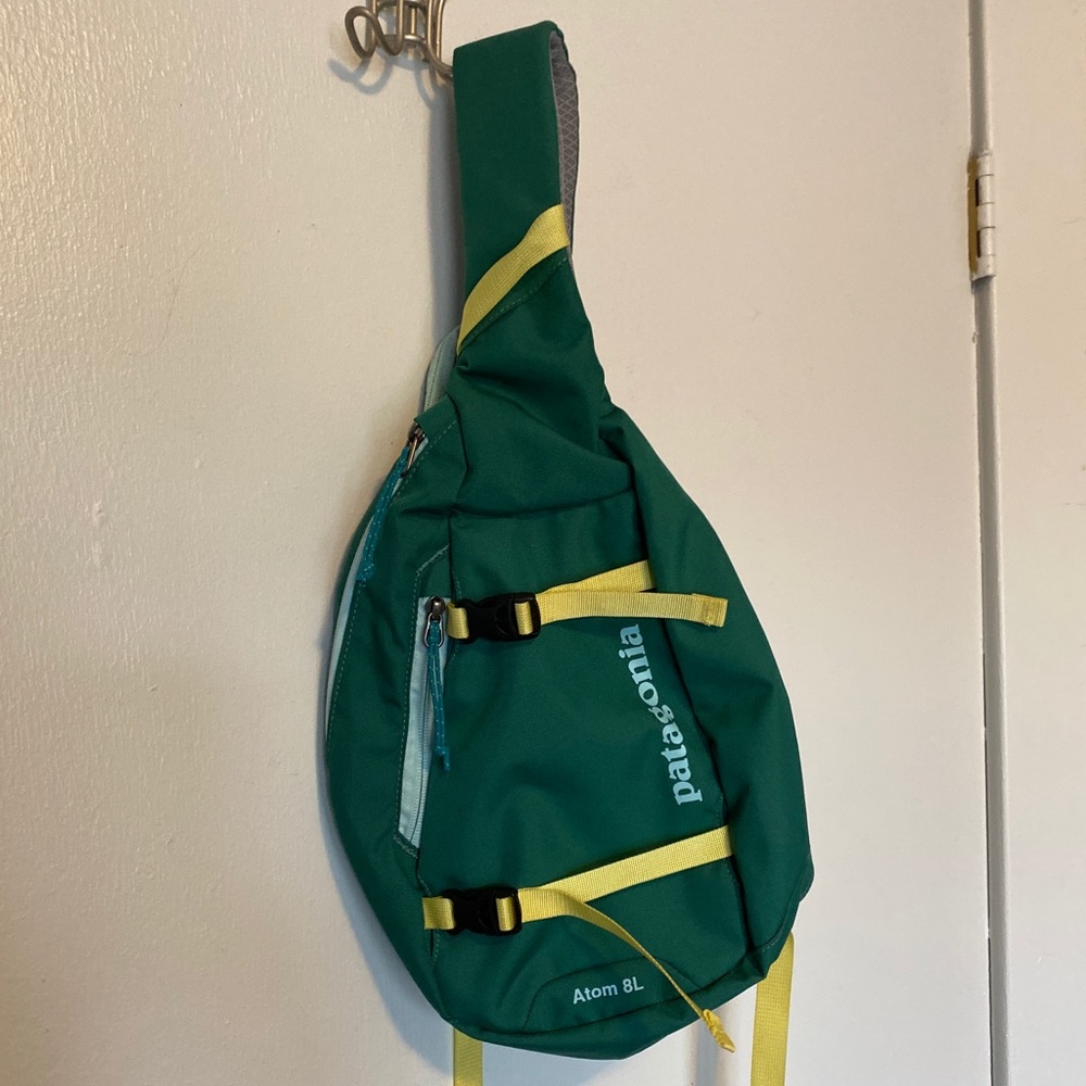 Patagonia Atom 8L sling bag
